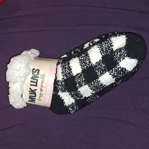 Muk Luks Short Cozy Socks NEW slip resistant bottom